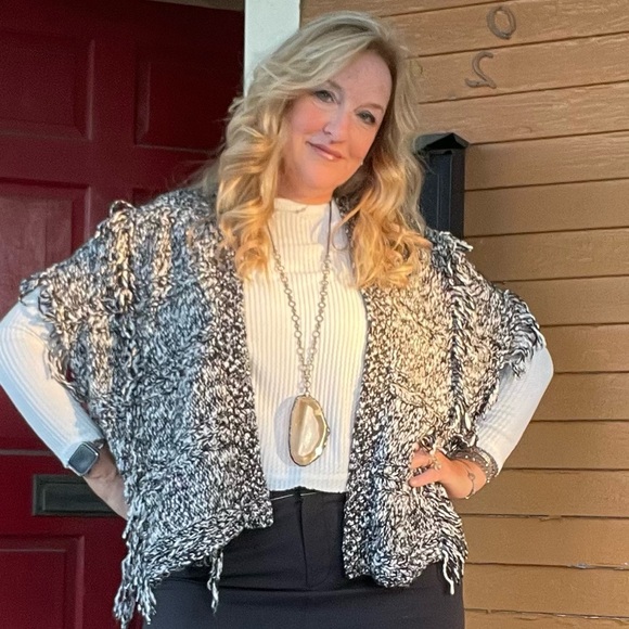 Meet your Posher, Melissa - Picture 1 of 4